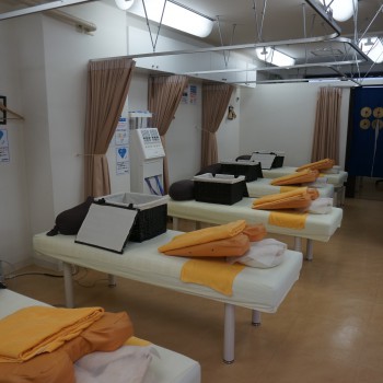 健康堂元住吉西口院　施術室